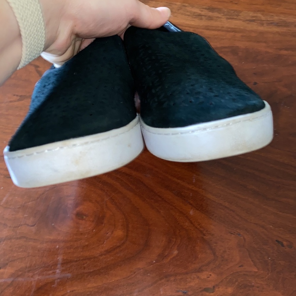 Vionic Kanu slip on black shoes - Picture 3 of 9